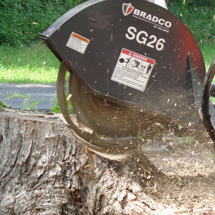 bradco-skid-steer-stump-grinder-1__12594.1596669800.jpg