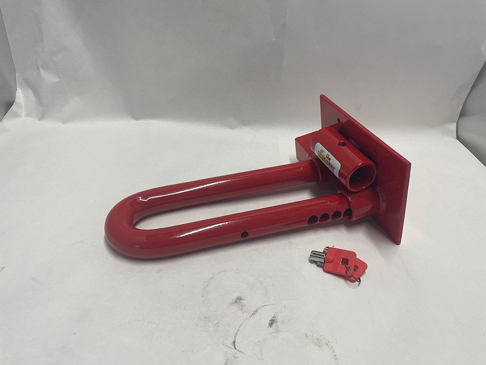 equipment-lock-eseries-skid-steer-attachment-lock-side-2__25774.1772550655.jpg